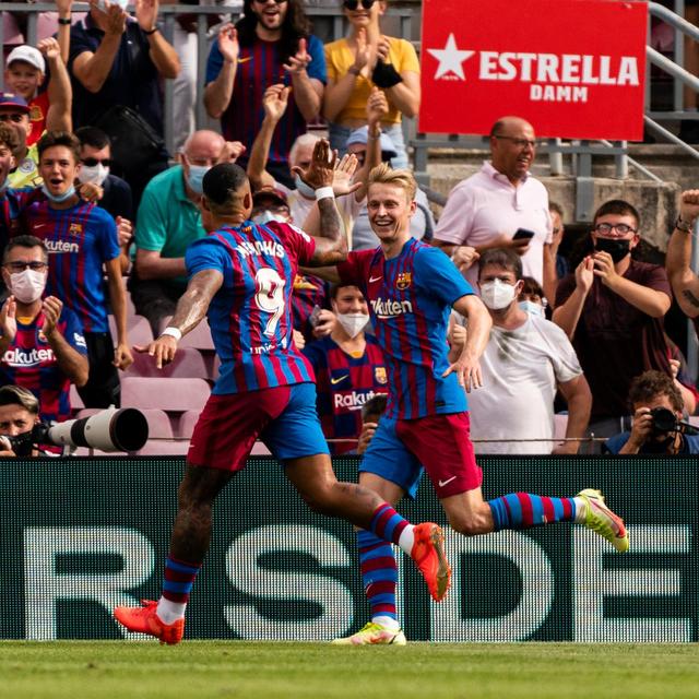 使她成为首 使她成为首