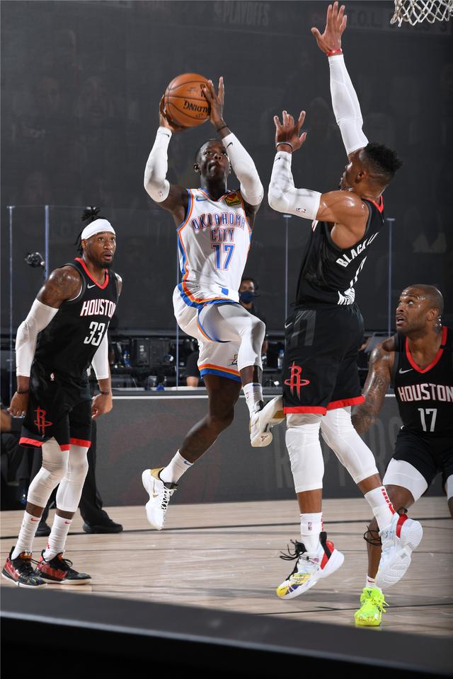 她凭借几场 她凭借几场